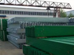 公路護(hù)欄板使用哪種材質(zhì)好？
